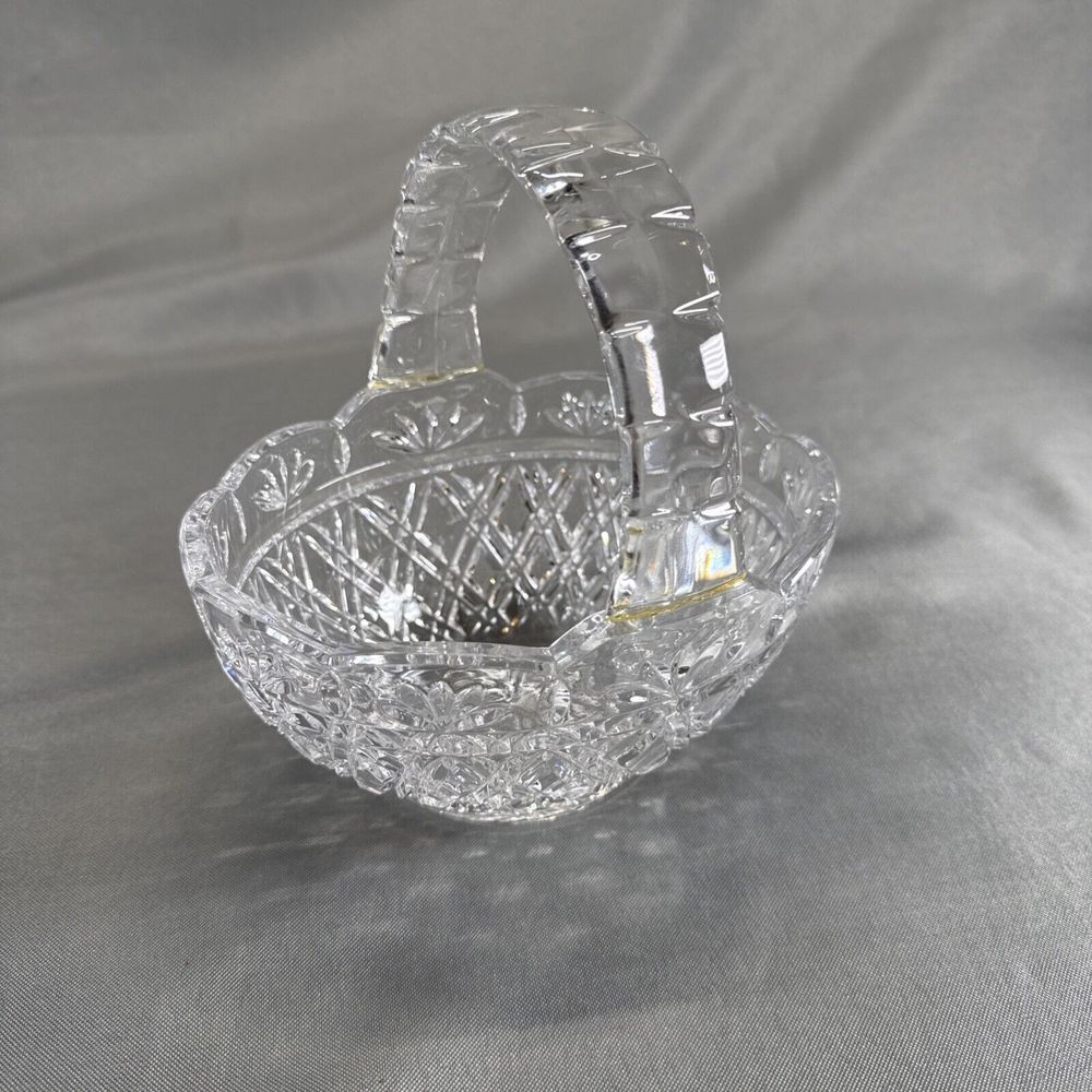 Vintage Brilliant Crystal Easter Basket‎ Candy Bowl Dish Handle 6 3/8" x 6 3/8"